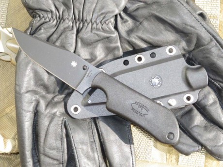 VENDIDO¡¡¡ Cuchillo SPYDERCO con vaina de transporte. Nuevo a estrenar. Opción muy interesante para uso 00