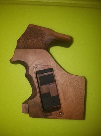 Vendo cacha para pistola Steyr electrónica Lp10e/Lp50e que procede de una LP10e. Está como nueva sin ningún 01