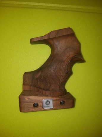 Vendo cacha para pistola Steyr electrónica Lp10e/Lp50e que procede de una LP10e. Está como nueva sin ningún 00