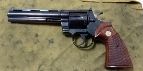 Se vende colt Python por 500 €.Esta en Gijón.tlfn 649744125 01