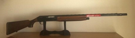 Vendo escopeta  BENELLI BGB 121 
Barichoque exterior, largo cañón 65 cm, 
maderas restauradas y mecánica 02