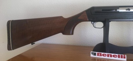 Vendo escopeta  BENELLI BGB 121 
Barichoque exterior, largo cañón 65 cm, 
maderas restauradas y mecánica 01