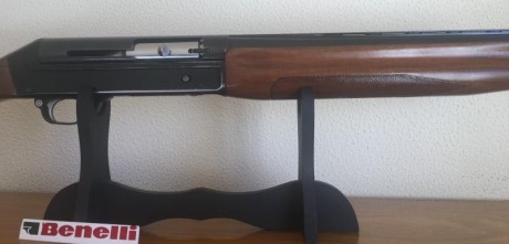 Vendo escopeta  BENELLI BGB 121 
Barichoque exterior, largo cañón 65 cm, 
maderas restauradas y mecánica 00