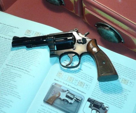 Buenas a todos, 
Pongo a la venta este revólver marca Smith &Wesson modelo 15, calibre 38 spl. Esta 02
