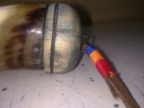Sobre la elaboración y decoración de cuernos de pólvora. Saludos.

 http://www.powderpatchandball.com/powderhorns/buildingpowderhorn.htm 40