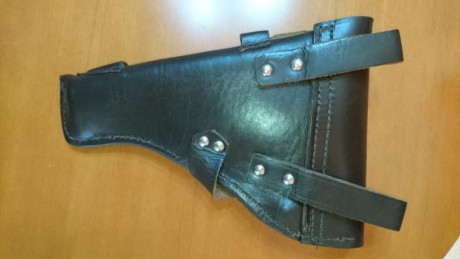Vendo esta funda de cuero para pistola. Es de origen ruso y no parece tener uso, no tiene marcas de haber 01