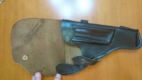 Vendo esta funda de cuero para pistola. Es de origen ruso y no parece tener uso, no tiene marcas de haber 00