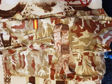 Vendo este uniforme arido de infantería de Marina, compuesto por pantalón, Chispita y cinturón, pido por 01