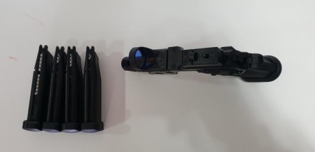 Vendo pistola como nueva,usada 4 veces,la entrego con 4 cargadores y replica de c-more que va a la perfección,va 11