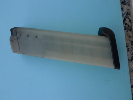 Se vende funda táctica  para HK USP tamaño grande, (en la foto se ve con Expert )
40€
Se vende cargador 00