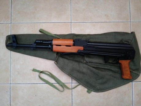 Hola, vendo un fusil AKM de la marca F.E.G en calibre 7,62x39mm. con la culata plegable, modificado a 02