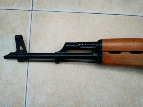 Hola, vendo un fusil AKM de la marca F.E.G en calibre 7,62x39mm. con la culata plegable, modificado a 21