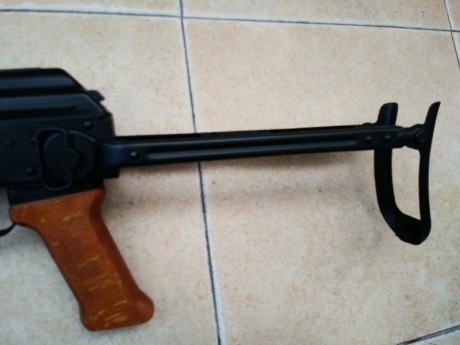 Hola, vendo un fusil AKM de la marca F.E.G en calibre 7,62x39mm. con la culata plegable, modificado a 31