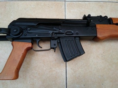 Hola, vendo un fusil AKM de la marca F.E.G en calibre 7,62x39mm. con la culata plegable, modificado a 42