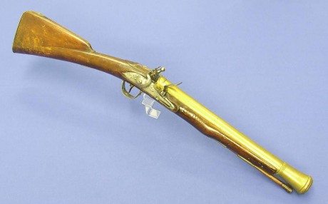 Voy a colocar unas fotos de un arma larga alemana de llave de mecha del siglo XVI. 142