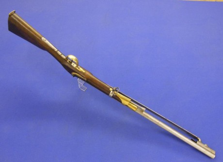 Voy a colocar unas fotos de un arma larga alemana de llave de mecha del siglo XVI. 172