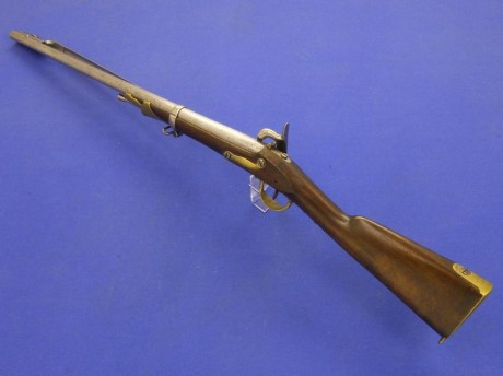 Voy a colocar unas fotos de un arma larga alemana de llave de mecha del siglo XVI. 171