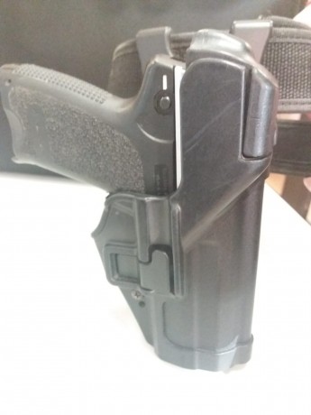VENDO PISTOLA HK USP COMPACT, CALIBRE 9X19, GUIADA EN "A". MUY POCO USO. PERFECTO ESTADO. DOS 01