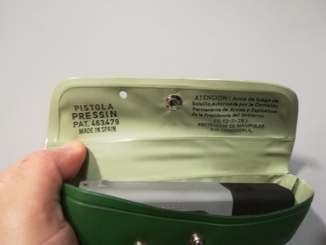 Buenas a todos 
Un compañero me pide que le ponga a la venta esta peculiar pistola. 
Se trata de una llama 00