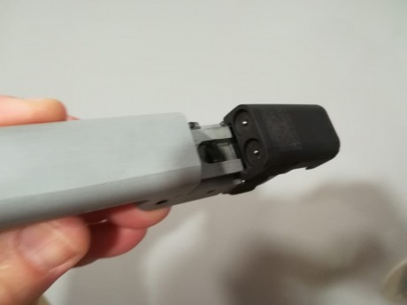 Buenas a todos 
Un compañero me pide que le ponga a la venta esta peculiar pistola. 
Se trata de una llama 10