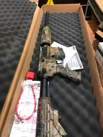 Un compañero vende este rifle AR Smith&Wesson M&P15 en calibre 300 AAC Blackout. Su estado es 00