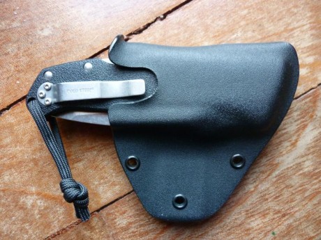 Vendo esta navaja como nueva, el filo esta intacto, en su caja y con una funda de Kydex a medida para 01