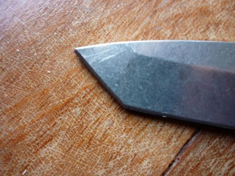 Vendo esta navaja como nueva, el filo esta intacto, en su caja y con una funda de Kydex a medida para 10