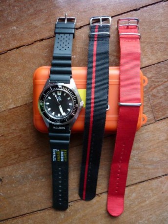 Vendo este reloj en un estado casi nuevo, comprado en 2016 y con una docena de puestas (roto bastante 02