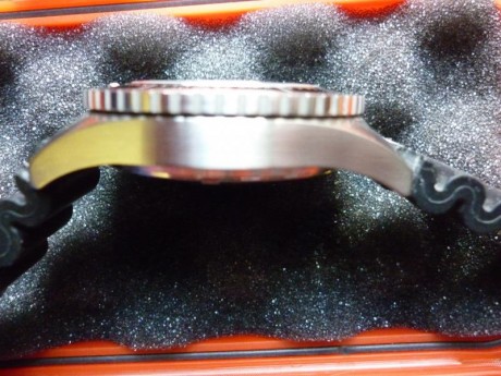 Vendo este reloj en un estado casi nuevo, comprado en 2016 y con una docena de puestas (roto bastante 10