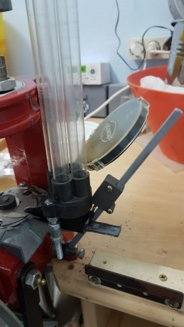 Se vende máquina de recargar lee load Master, con plato para recargar calibre .32 y 9mm los conductos 70