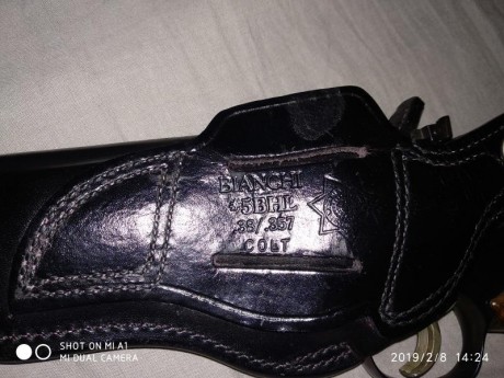 Hola a todos
Vendo Taurus 689 calibre 357 Magnum.
Muy poco tiros, con su caja original.
El precio incluye 20