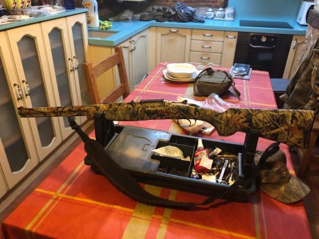 Saludos.

Un amigo pone a la venta su RIFLE COMBINADO FAIR BILLING, CON UN CAÑON CALIBRE 12,76 Y EL OTRO 11