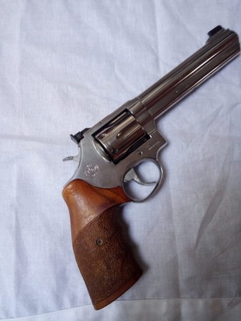 Buenas a todos.
Un compañero del foro vendía un revolver como el que busco y llegué tarde.
Es un revolver 10