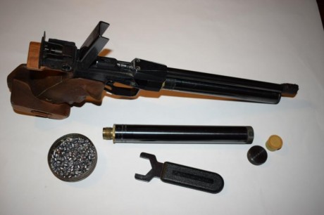 Modelo alemán feinwerkbau C-20 calibre 4,5 muy buena precisión, con dos depositos de aire y sus accesorios, 01