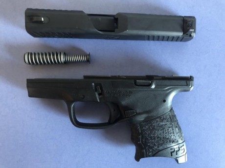 Vendo walther Pps M2. 600 euros. Como nueva, sin golpes ni arañazos. Tiene un año y solo dos tiradas. 01