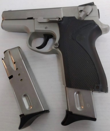 Se VENDE esta preciosa pistola SMITH & WESSON 6906, en acabado acero inoxidable, del calibre 9mm PB, 01