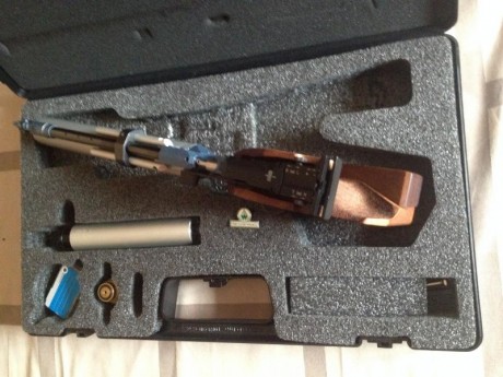 Hola por dejar la aficion se vende pistola de aire competicion,en un estado excelente.750eur negociables. 02