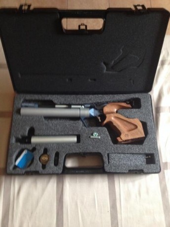 Hola por dejar la aficion se vende pistola de aire competicion,en un estado excelente.750eur negociables. 00