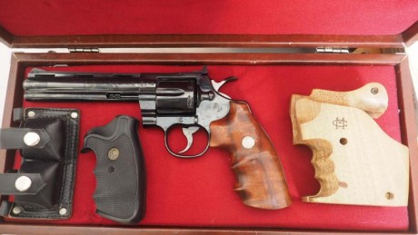 COLT PYTHON 6”
Se vende Colt Python de 6” pavón azulado en muy buen estado. Maletín de transporte. 3 juegos 02
