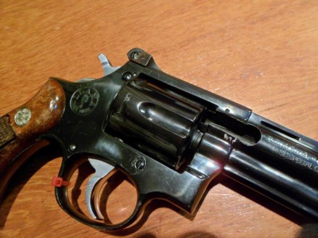 Vendo  revolver inutilizado LLAMA de calibre .38  Comanche II de 4" , tambor de 6 cartuchos. Buena 112