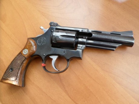 Vendo  revolver inutilizado LLAMA de calibre .38  Comanche II de 4" , tambor de 6 cartuchos. Buena 111