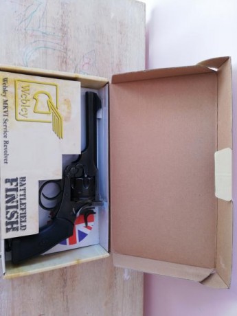 Vendo revólver Webley MK VI Battlefield nuevo sin usar en su caja original. 
Me lo regalaron y no lo he 10