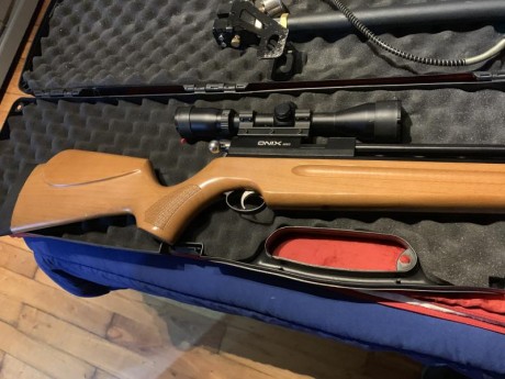 Es el modelo monotiro está casi sin uso 
Calibre 5,5
El visor no va incluido 
Tengo el silenciador que 00