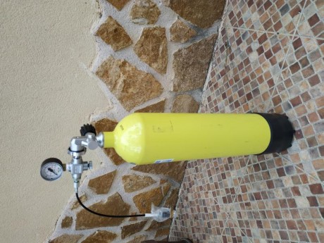 VENDO BOTELLA DE BUCEO DE 7 LITROS CON LA ESTACIÓN DE CARGA Y CONEXIÓN FOSTER PARA  CARABINAS PCP. TIENE 00