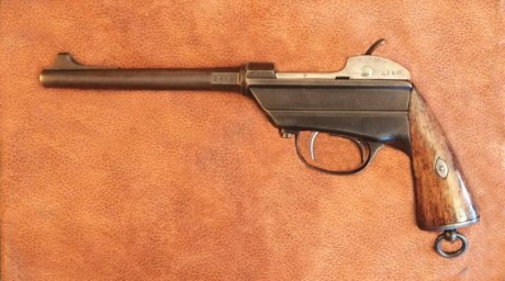 .
Pongo a la venta esta pistola alemana de mi colección, un arma muy escasa pues se fabricaron muy pocas 01