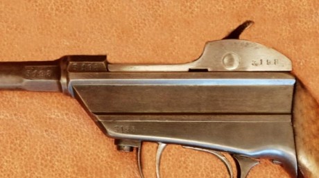 .
Pongo a la venta esta pistola alemana de mi colección, un arma muy escasa pues se fabricaron muy pocas 10