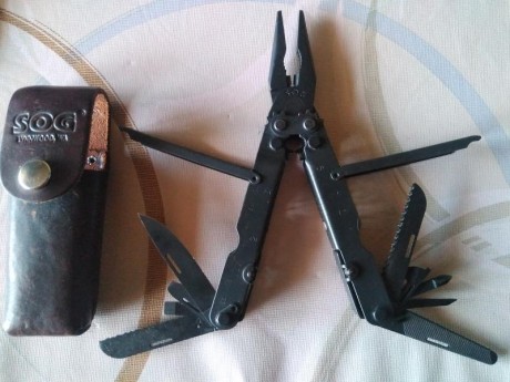 Vendo estas tres piezas.
Una sog Powerlock negra, se encuentra como nueva sido utilizada un par de veces, 01