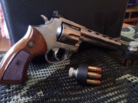 Como dice el título del anuncio vacío mi armero.
Se ponen a la venta las siguientes armas:

 REVOLVER 11