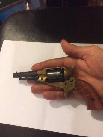 Revolver de Avancarga de la firma San Marcos Cal 31 de 3.5" tambor para 5 disparos. En perfecto estado 00