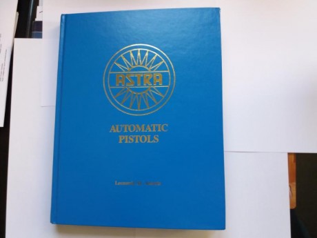 Vendo: Libro (azul) de ASTRA de L. Antaris 
Estado: NUEVO
Precio: 95 € (+ gastos si fuera de Madrid). 00